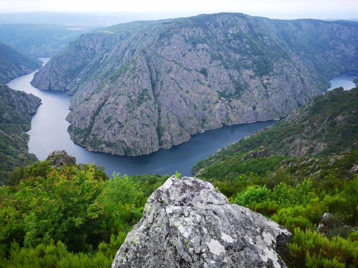 La Casa De Las Rocas - En La Ribeira Sacra 노게이라데라민 외부 사진